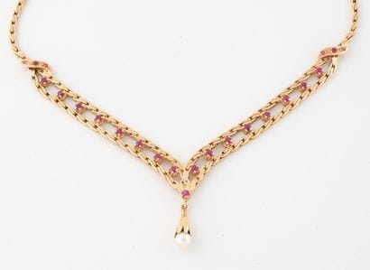 Yellow gold (750) necklace, the neckline...