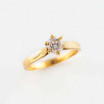 Solitaire ring in yellow gold (750) set with...