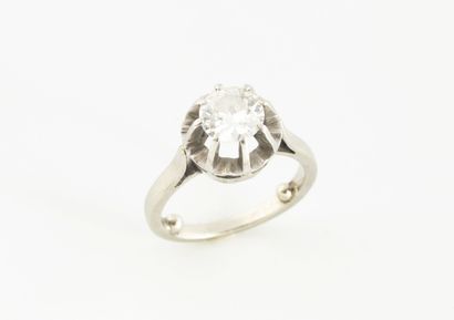 Solitaire ring in white gold (750) and platinum...