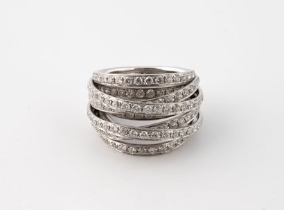 Beautiful white gold (750) ring with nine...