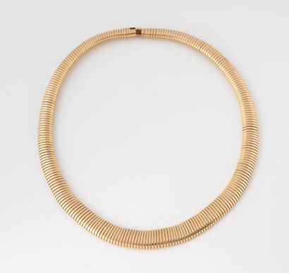 Necklace in yellow gold (750) with falling...