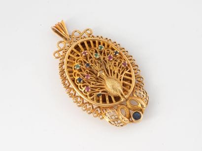 Yellow gold (750) openwork peacock pendant...