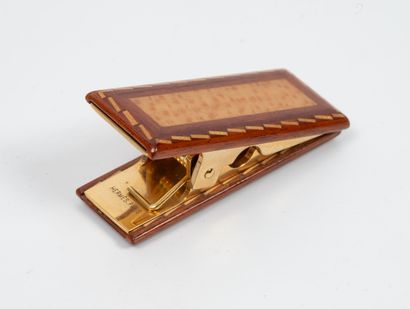 HERMES 
Document clip in gilt metal and wood.
Engraved...