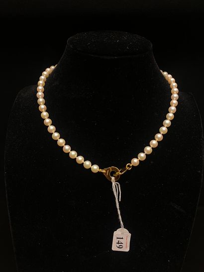 DINH VAN 
Necklace with one strand of white...