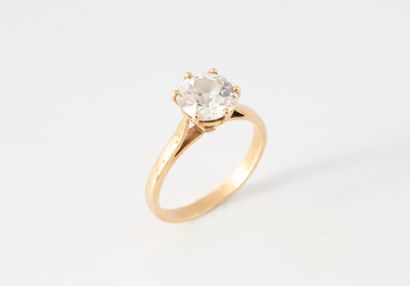 Yellow gold (750) solitaire ring set with...