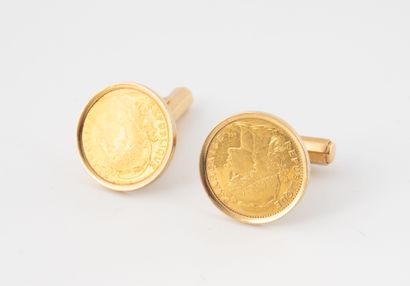 Pair of cufflinks in yellow gold (750) set...