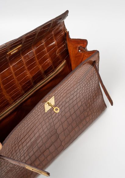 HERMES Paris
Sac Kelly 35 cm en crocodile...