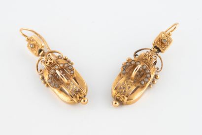 Pair of hook earrings in yellow (750) gold,...