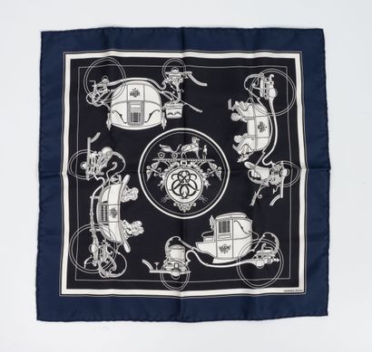 HERMES Paris
Pochette en soie imprimé à motifs...