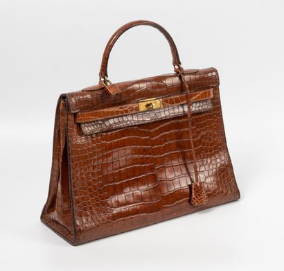HERMES Paris
Sac Kelly 35 cm en crocodile...