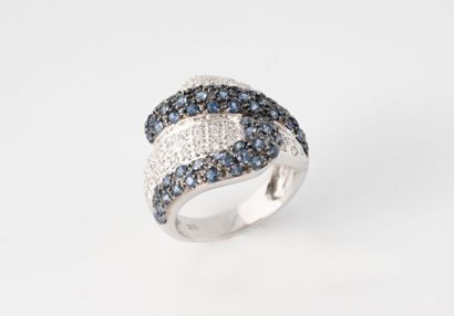 Band ring in white gold (585), with geometric...