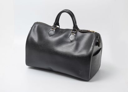 Louis VUITTON, Speedy
Sac en cuir épi noir.
Fermeture...