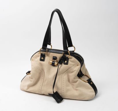 Yves SAINT LAURENT, Paris
Sac de forme bowling...