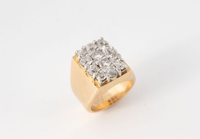 Yellow gold (750) signet ring set with brilliant-cut...