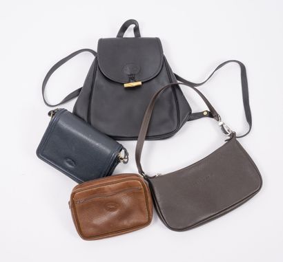 LONGCHAMPS
Ensemble de quatre sacs en cuir...
