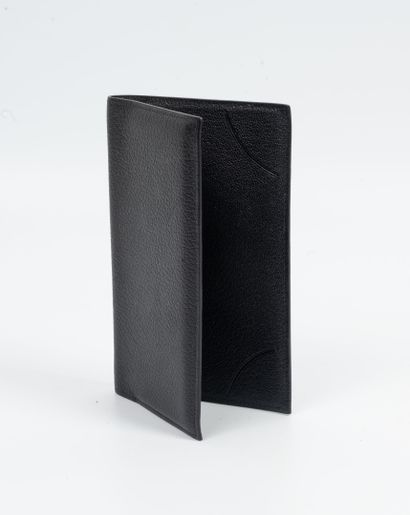 HERMES 
Étui à agenda en cuir grainé noir....