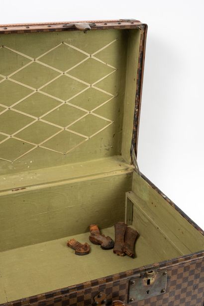MOYNAT
Malle de voyage en bois gainé de toile...