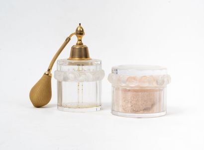 LALIQUE France 
Flacon à parfum et poudrier...