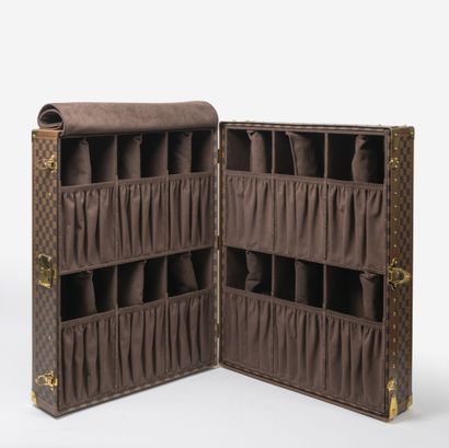 Louis VUITTON
Belle malle rigide Géminé 12...
