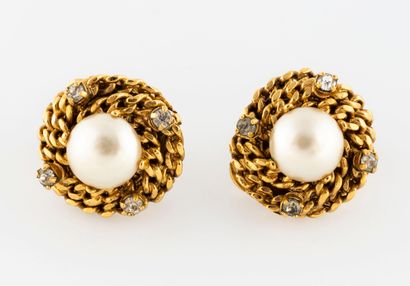 CHANEL Paris
Pair of metal ear clips with...
