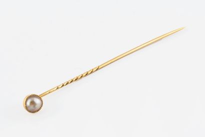 Yellow gold (750) collar pin set with a half...