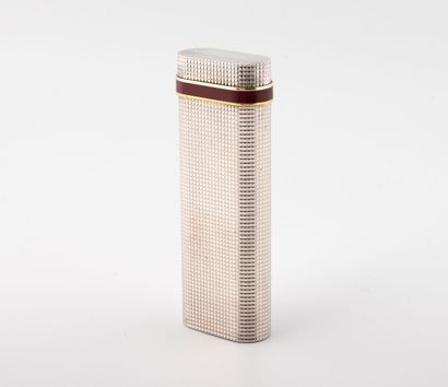 CARTIER, MUST
Silver-plated guilloché lighter...