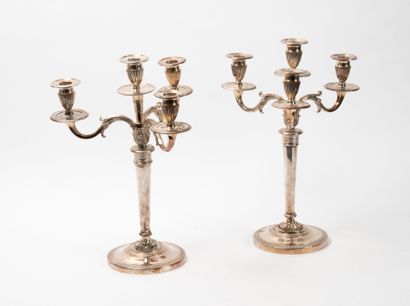 Paire de flambeaux à trois bras de lumières...