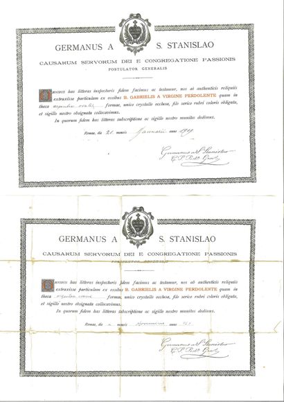 Châsse-reliquaire en bronze doré en forme...