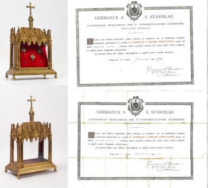 Châsse-reliquaire en bronze doré en forme...