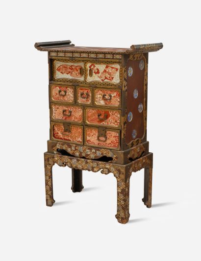 JAPON, Époque Meiji
All-sided cabinet or...