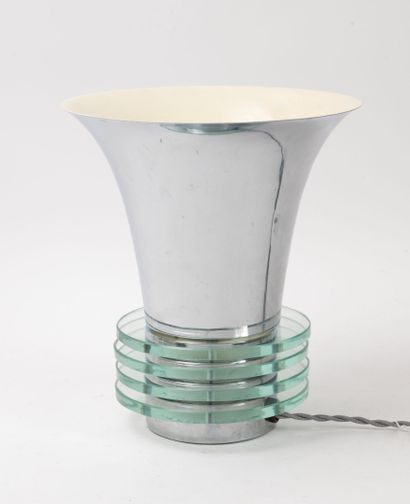 Chrome-plated metal table lamp, horn-shaped,...