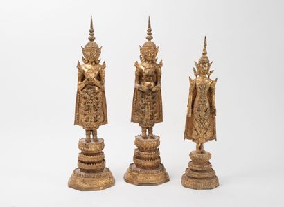 THAILANDE, XXème siècle.
Set of three standing...