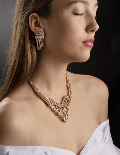Elegant necklace in yellow gold (750) featuring...
