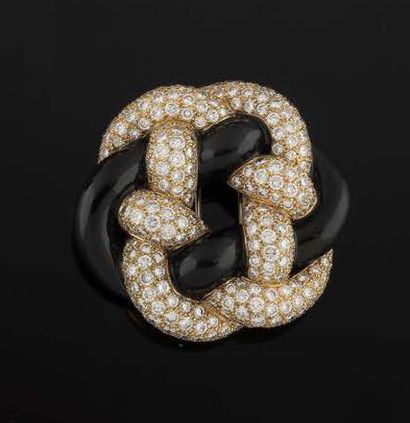 Yellow gold (750) lapel clip in the form...