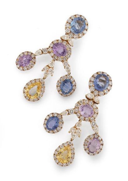 ¹ Beautiful pair of chandelier-style earrings...