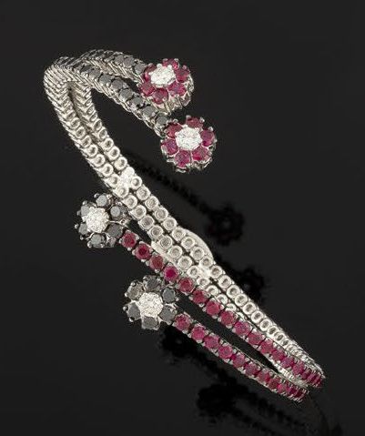 Open-worked white gold (750) bangle with...