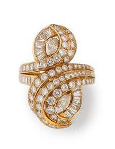 Beautiful Toi et Moi-style ring in yellow...