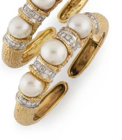 Openwork yellow gold (750) bangle with dotted...