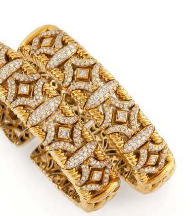 CHAAR
Bracelet jonc ouvert légèrement souple...