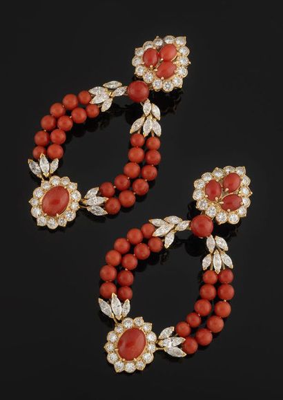Elegant pair of earrings in yellow gold (750).
The...