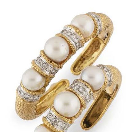 Openwork yellow gold (750) bangle with dotted...