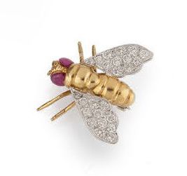 Small fly brooch in yellow and white gold...