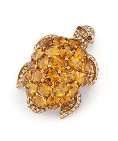 Important clip de revers tortue en or jaune...