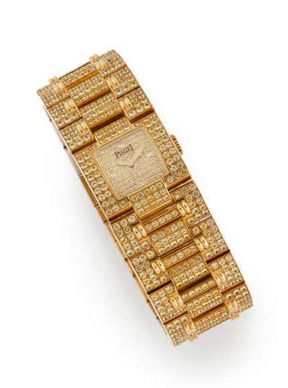 PIAGET
Montre bracelet de dame en or jaune...