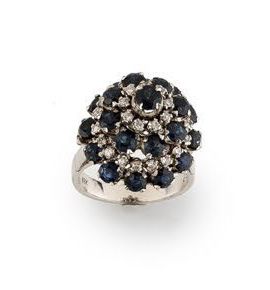 Silver (925) ring forming a high stepped...