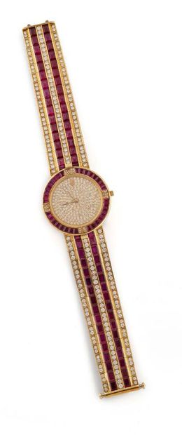 CORUM
Belle montre bracelet en or jaune (750),...