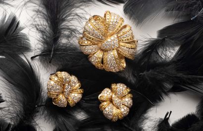 Paire de clips d'oreilles en or jaune (750)...