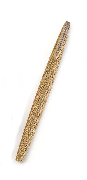 Fountain pen in braided yellow gold (750),...