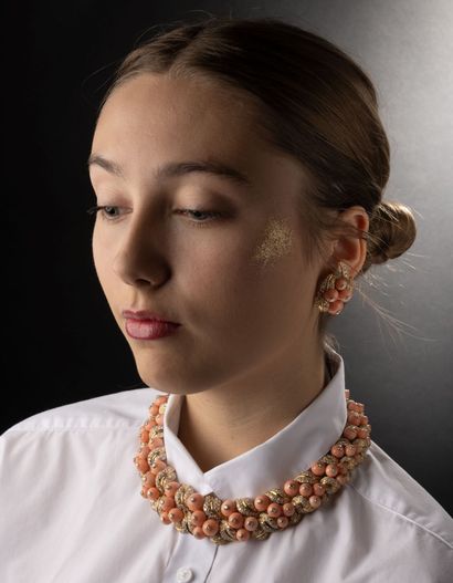 Half-set comprising a necklace and a pair...