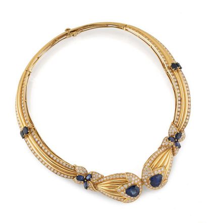 ¹ Beautiful semi-rigid torque-style necklace...